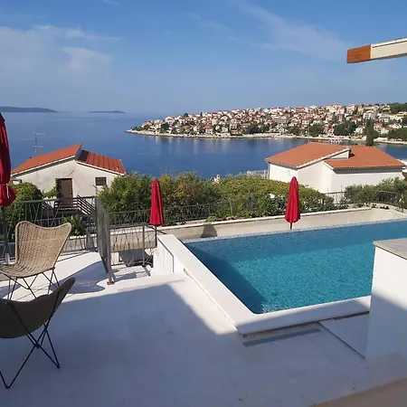 Apartment Infinity Pool, Stunning Sea View, 2 Trogir